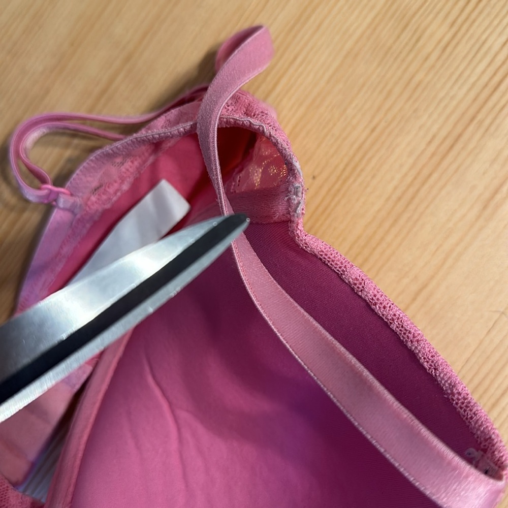 Pink Bra - Picture 8 of 9